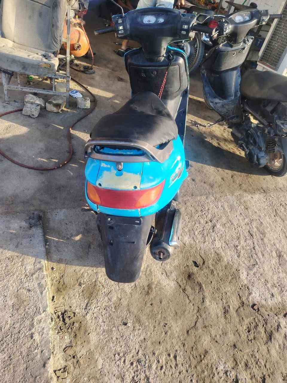 سلام عليكم دراجه فراشه للبيع محرك مفتوح بس اخرس نضيف كلش بيها شلعه قويه محركها نضيف وخرسه ما تنسمع كفرات نضيفه بيها شويه جراد تايرات نصيقه دبلات شغاله كهربائيات كلها شغاله عايزها بس باتري دراجه كلها نضيفه سعرها 250 وبيها مجال مكاني بابل ناحيه الكفل *********** رقم بي واتساب
