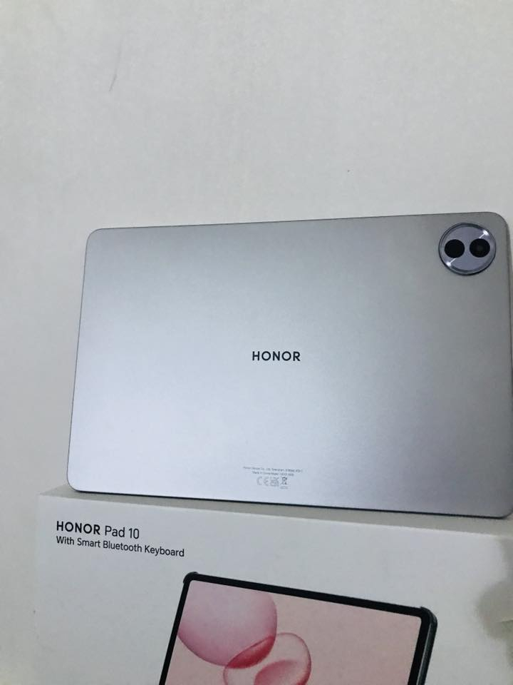 السلام عليكم ايباد هونر 10باد للبيع جديد استعمال شهر بطارية 10100 شاحن 35 واط ذاكرة 256 يحتوي على كيبورد وقلم كتابه الجهاز نظيف كلش مابي شخط السعر 400 وبي مجال للتواصل ***********
