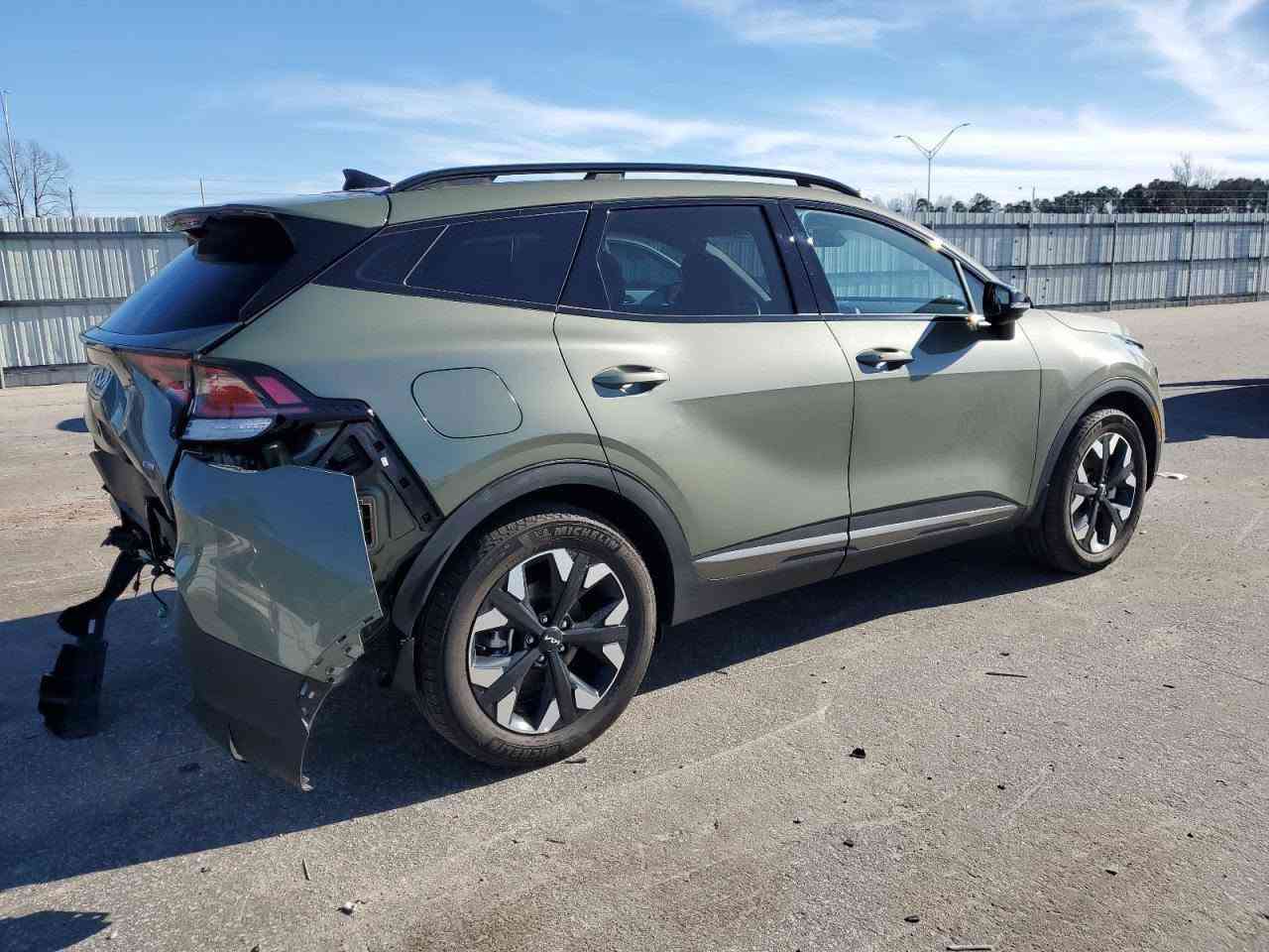 اعلى فئه بكل سيارات سبورتج فول لحد يقارنها بالفئات الاقل منها والمهجومه اترجاكم
‏2023 Kia Sportage X Line
 كيا سپورتاج  2023   plug in Hybrid
يعني تكدر تستخدم سياره كانما سياره كهربائيه 
وتكدر تستخدمها  نظام الهجين 
وتكدر تستخدم نظام الوقود انته بكيفك علما تكدر تشحنها شحن خارجي ايضأ وتستخدمها كسياره كهربائيه بصوره تامه وتنسى محرك وبانزين ودوخته 
عداد المسافه 65  الف 
لون زيتوني مميز 
حادث فقط قبغ جنطه بسيط كلش صلحته بارد ومقتنعت بي سويته على حار وبعدني مصابغه قطره صبغ ماكو بيها 
 وتبريد ثلج     
فول  موصفات    
مواصفاتها :
1-بنوراما
2-بصمة  
3-شاشة كبيره على طول دشبول 
4-كاميرا دوارة 
5-رادارات / رادار امامي /رادار جانبي /رادار خلفي
6-حساسات خلفي 
7-خرائط نظام كيا مفعل بيها اصلا 
8-كشنات تدفة‏ 
9-كشنات جلد .
10-دفع رباعي  نضام جبلي وثلجي وترابي
11-نزول منحدرات                                                    
12-كشنات كهرباء
13-تبريد قطعتين 
14-اوتوهولد 
15-ويل كروم 
16-مسجل ناطق مفعل
17-بلوتوث USB ابل كار بلاي والاندروير . 
18-حاجب ليد
19-نقطه عمياء
20-مراة تعتيم
21-اشاراة بالمراياة الجانبيه                                     
22-فول تحكم ستيرن                                             
23-كير ماوس                                             
24-اوتو بريك                                                        
25-بريك بصمة                                                       
26-زنون + Led
27-شحن اللاسلكي                                                            
28-‏داخل اسود جلد 
29-نضام قياده أيكو + سبورت + نورمل
30-مثبت سرعه
31-تحديد مسار والقياده الاليه 
32-دمامات صوت  
33-لايت بلادي Led +  زينون ‏دبل زينون اصلى . 
34-رادار الخطوط البيضاء 
35لايتات اربع عدسات + ليد 
‏36-شاشة إلكترونية
37-تشغيل عن بعد 
‏AUTO HOLD-38
‏39-Auto start
40-منفذ شحن في المقاعد الأمامية
41-تبريد منفصل السائق عن الراكب مع دكتات تبريد خلفية.
فول فول افتح الباب توكع مواصفات
وبعد كومه مواصفات بيها مكان سياره بغداد الامين 

رجاء شباب هاي سياره تختلف عن سيارات الشايفيها والله روحو شوفوها

السعر 245 ورقه وبيها مجال شي بسيط 
إي استفسار 
***********
مكان بغداد الأمين
@إشارة
