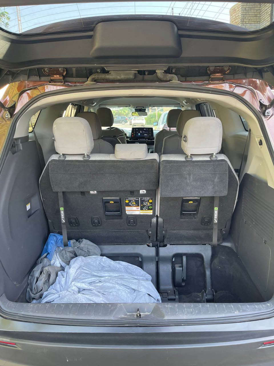 الســلام عليكم ورحمة الله وبركاته 

تويوتا سينا قهوائي اللون للبيع ..

موديل / 2022

عدد الركاب / 7 

المواصــفات :

أبواب  كهرباء 
شاحن وايرليس 
مكينه 2500 هايبرد 
رادارت 360
كاميرا خلفيه 
لايت وبلاجتور Led
لون قهوائي 
داخل رصاصي 
كشنات بلع وسلايد
 كشن سياحي
ويل كب لادي 
طخم اطارات شركة تويو ياباني 
بطارية جديده 
رقم بغداد انكليزي تحويل مباشر 

ماشيه 19 الف جديدة بحاله الوكالة 
حادث هلال جاملغ خلفي وباب سلايد مبدل بلاد تفصيخ ومصبوغ  صفحة السائق 

 / يعني قطعه وربع صبغ 
ايرباك بس برده طاك وراجع سستم بلادي 

بچم امامي وخلفي كبس شركة برغي مامفتوح بي

حجر صالنصه وحساسات ورادارات كلة بلادي شرط الفحص 
السياره استيراد ب اسمنه مال بيت مامشتغله خط نهائي 
السياره جاهزة على اخر حبة دينار مابيه مصرف 

للاستفسار / ***********
***********
واتس اب موجود بغداد, العراق
