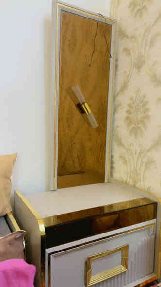 جربايه تركي قوي موهذا العادي وياها كومدياته ومرايته العموديه كلهنب٢٥٠ بي   مجال البصره التنومه  حتى فيبرته وياها جبناها من نجار قويه ‭***********‬
مفتوحه وكامله مو مـᘓɹ̇ ذن غرف عاديه ماخذينه ب٣ ونص Singapore
