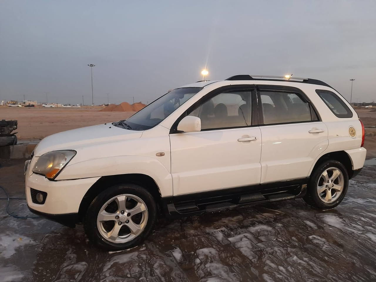 السلام عليكم كيا سبورتج ادوات موديل 2009 وارد كوري مكينه 2000 دوش السياره مكفوله من الضربه ماعده صبغ سياره جاهزه كير مكينه حداديه  مكان السياره بالبصره السعر 40وبيها مجال الاستفسار عن الرقم 
*********** البصرة, العراق

