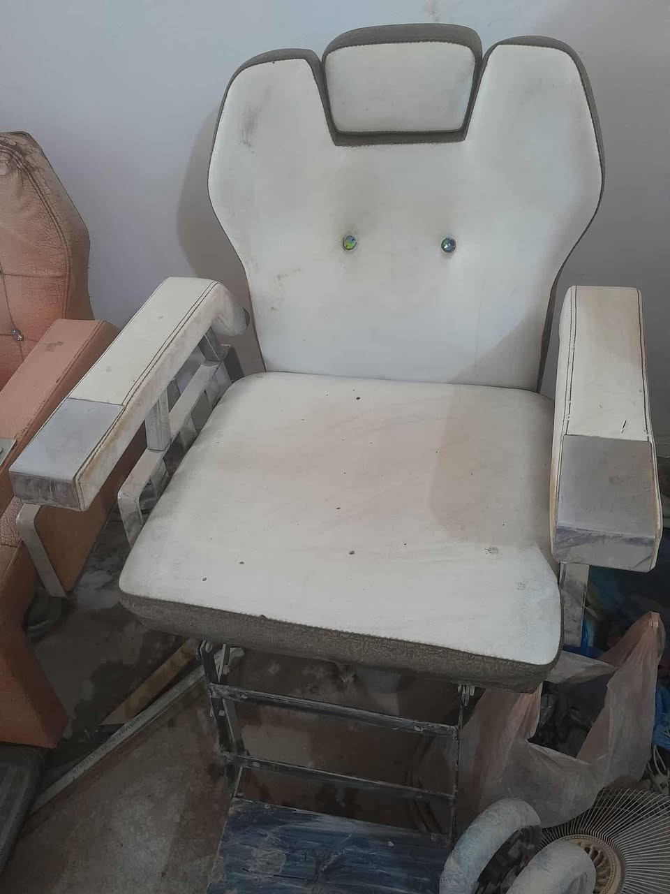 غراض محل للبيع  المكان نجف مناذره  مكلف بالنشر اي تفاصيل يم صاحب الرقم
***********
