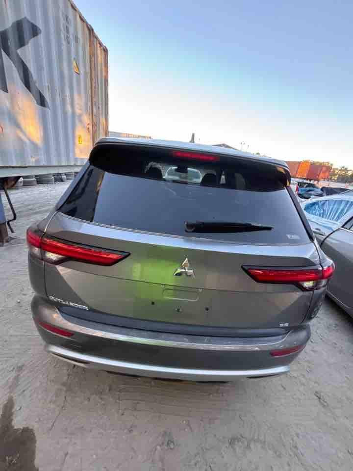 متسبوشي اوتلندر ٢٠٢٤ موصفات se لايت امامي ليد حساس امامي وخلفي رادار امامي نقطة عمياء فور ويل صندوق كهرباء شحن واير ليس شاشة كار بلي مراية جانبية شفط ٧ راكب وبعد موصفات بيها ماشية ٣٦ الف ميل السيارة بيها باب خلف سايق فقط تعديل بارد بدون صبغ ايرباك فقط بردة طاك وراجع بدون داخل السيارة كاتي تترقم جميع محافظات شمالية السعر ٢٢٠ وبيها مجال استفسار *********** مكان سيارة كركوك
