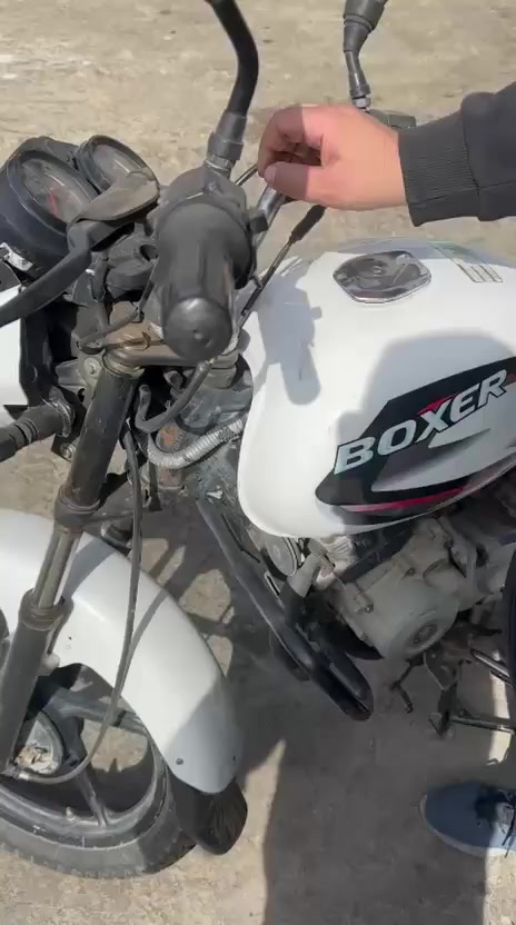 مرخصه مدير الكروب
السلام عليكم للبيع دراجه بوكسر مرقمه بغداد 
الدراجه شغاله وخير من الله بس يحتاجها تجفيت 
حاليا دراجه شغاله وخير من الله 
سعر مليون و200
***********
