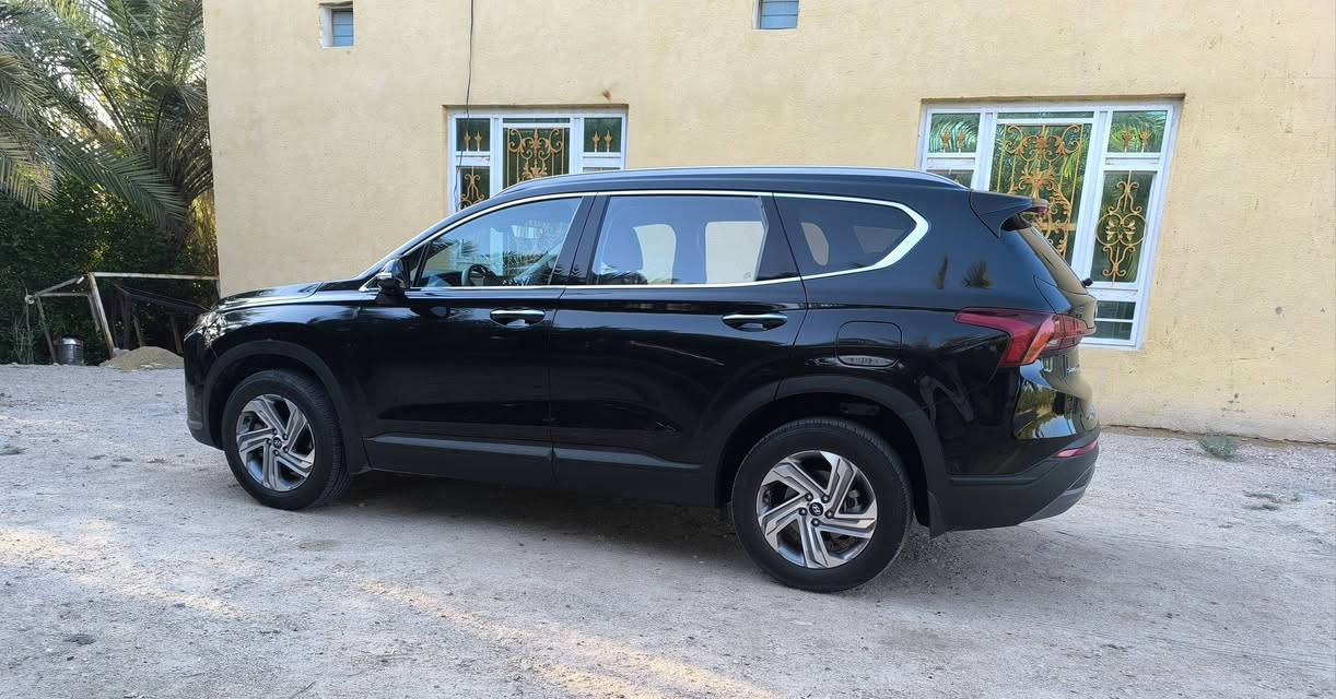 سيارة سنتافي موديل ٢٠٢٣ وارد امريكي ضرر بسيط جاملغ الامامي فقط الحادث موضح بلصورة سيارة نضيفة وجديدة مابيه اي نقص ماشيه ٥٠ الف رقم ذي قار باسمي 
مكان السيارة الناصرية 
السعر 220 وبية مجال بسيط 
للاتصال
***********
