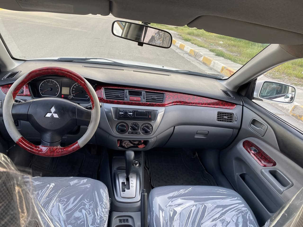 لانسەر مۆدیل 2011 گیر تۆماتیک مەکینە گەورە  گێرو مەکینەی نەکراوەتۆ لۆک لۆکە بەوشەرتە بێ بۆیاخو بێ ساردووبێ جاڵ شوین بەردیشی نیە بەو شەرتە بەشەرتی سۆنەر دەعامێکانیشی بەشەرتە  کەم ڕۆشتوە  سەنەوی پلاسیکە  بەشەرتی ئەوالیاتو حاسیبەو پاکانەو غەرامەش  بەشەرتە تەبریت ساردووگەرم لەسەرسویج  بەشەرتە بێ مەسرف جوار تایەی تازەی بۆ بسراوە یەک فلس مەسرەفی تیانیە   بەو شەرتە هەمو گیانی لەسەردەقی شەریک ماوەتۆ لە دەعامیوە بۆ دەعامی بەشەرت ئەی فرۆشم سعری 62وەرەقە   ***********   ***********
