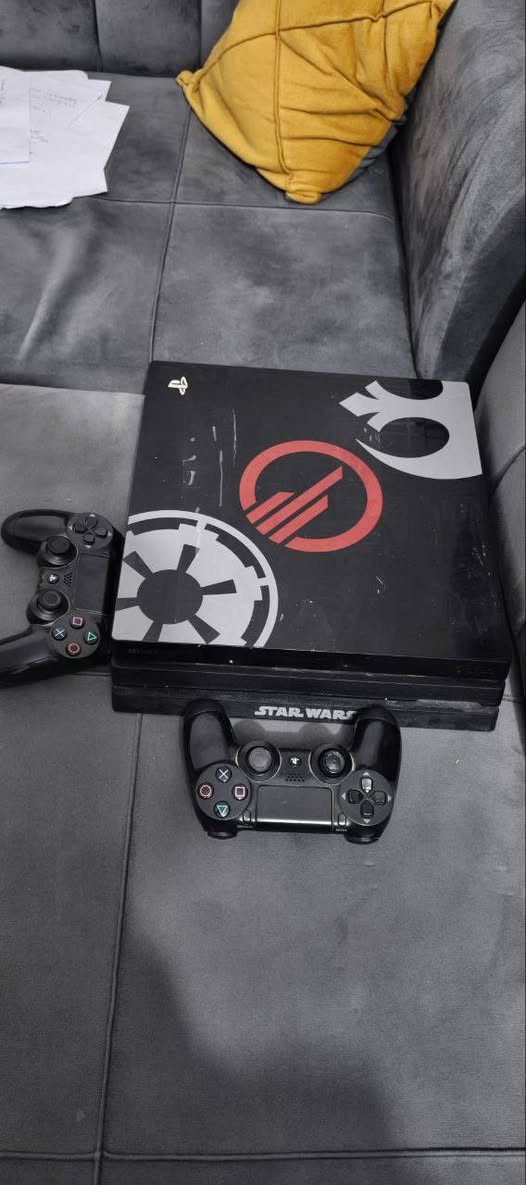 بلي 4 برو مهكر اصدار 9.00 واحد تيرا T1 وياه ثنين جويستك اصلي ووحده كوبي وكامل مع ملحقاته
استعمال قليل
بيه هواي العاب مثل 
red dead redemption 2
resident evil 4
the last of us remastered 1
GTA 5
uncharted 4
fifa 24
pes 2021
ghost of Tsushima 
minecraft
elden ring
sekiro
السعر بيه مجال بعد للشراي
السعر 380


**إذا كنت صاحب هذا الإعلان وتريد حذفه لأي سبب، رجاءا أرسل رسالة إلى الدعم الفني**