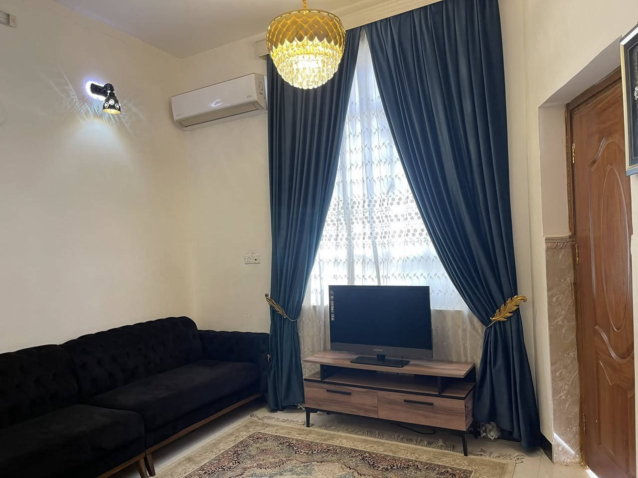 بيت للبيع 100 متر ركن مربع طابق واحد حي الوفاء قريب الشارع الفاصل بين حي الميلاد وحي الوفاء
منطقه حلوه وهادئة وخدمات متكامله السعر 167 وبيه مجال بسيط
للتواصل ***********
