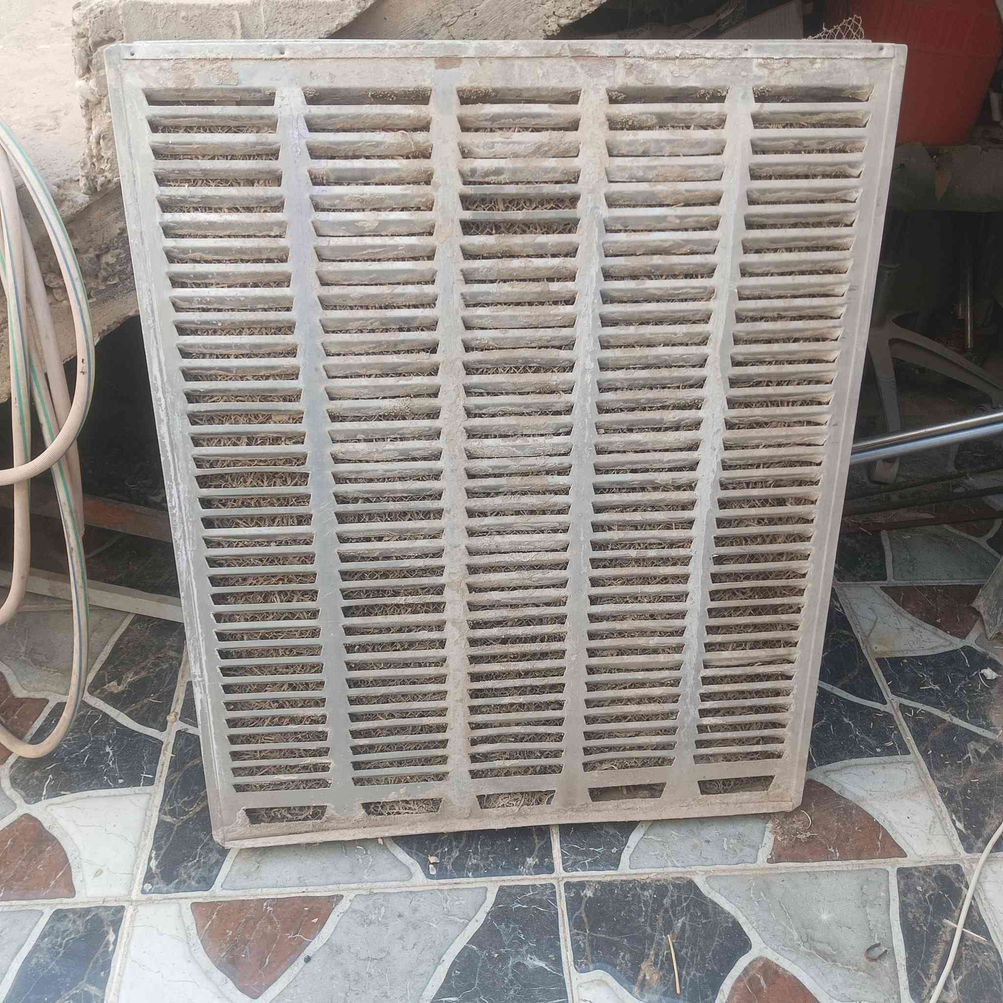 مبردة للبيع نوع القديمه كلش باردة وشغاله كل عيب ما بيها سعر 75
وبيها مجال ***********
