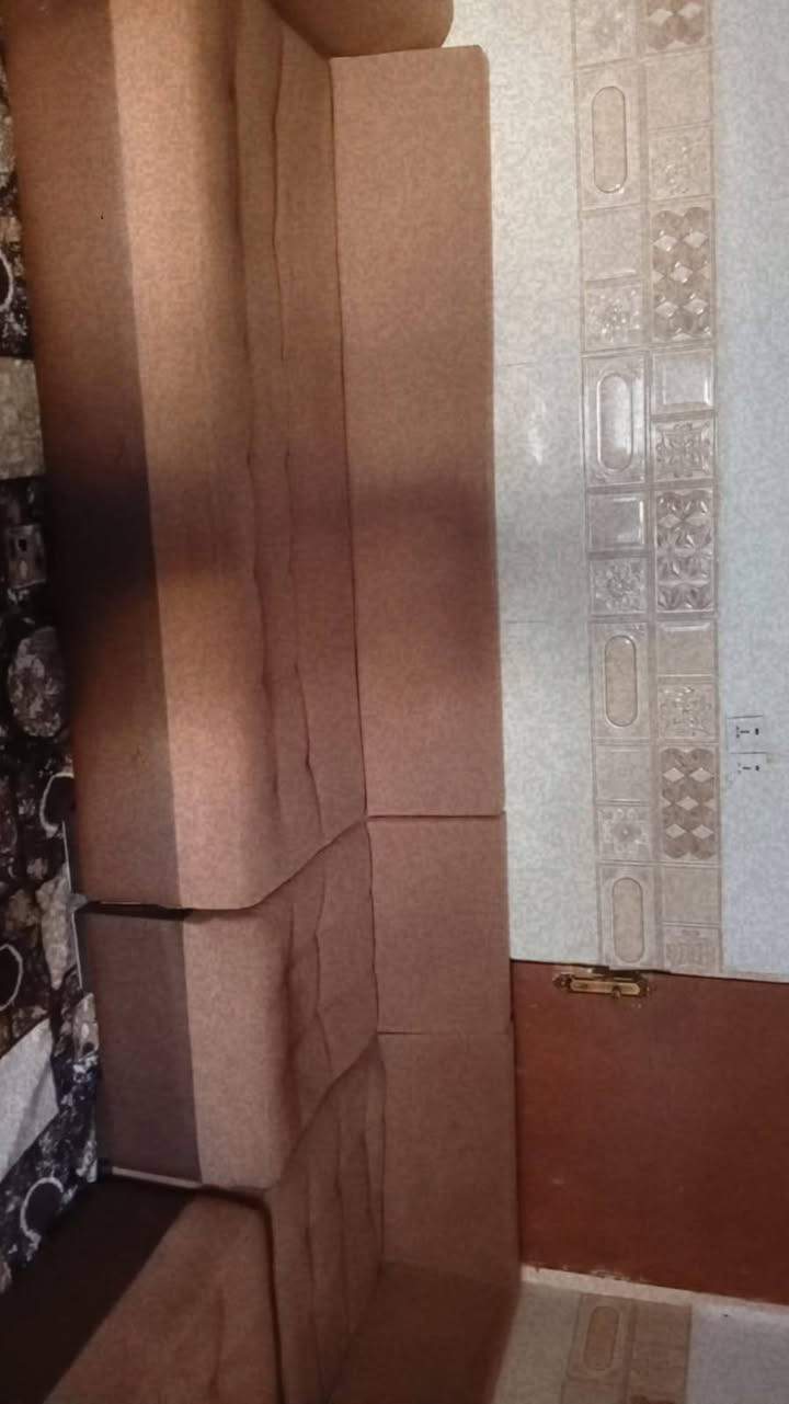 سلام عليكم قنفات للبيع 7متار نضيفات       ***********
