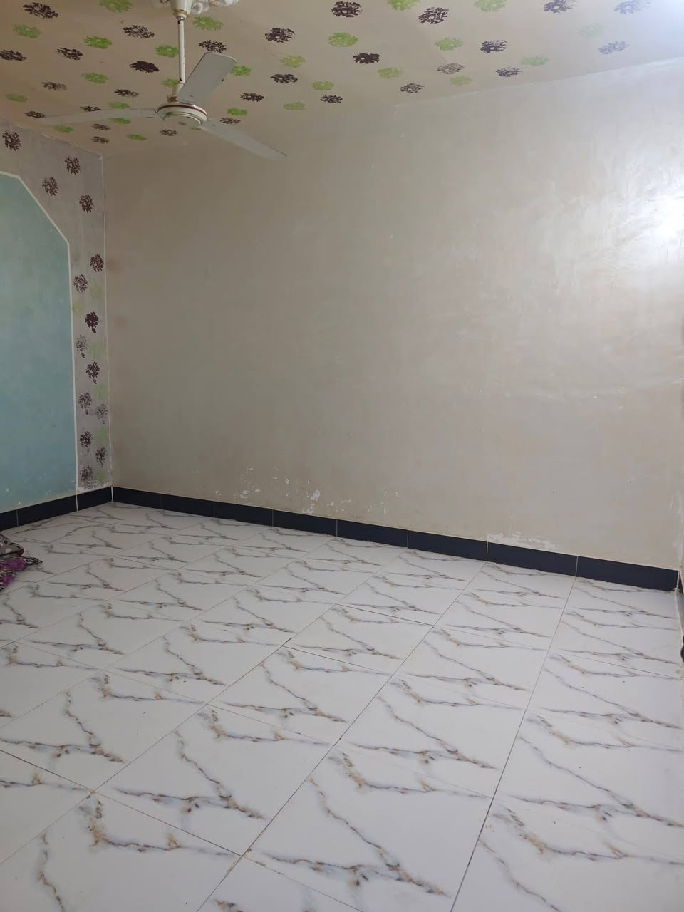 بيت زراعي للبيع الناصريه قرب معامل الثلج المساحه 200غرفتين وصاله ومطبخ وصحيات وديوانيه السعر 40وبي مجال للاستفسار اكثر 👈***********
