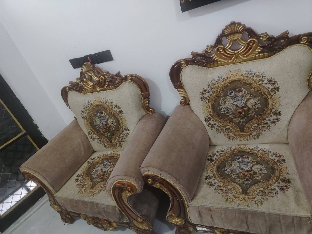 البيع مستعجله على بيعته سعر ٥٠٠ لف وبي مجال بسيط مكاني دوره حي دجله


**إذا كنت صاحب هذا الإعلان وتريد حذفه لأي سبب، رجاءا أرسل رسالة إلى الدعم الفني**