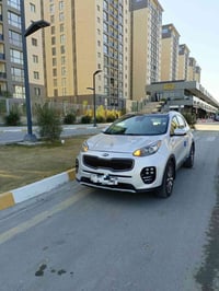 للبيع سبورتاج امريكي موديل 17فول  مواصفات بغداد بأسمي  ماشيه 110 كل شي...