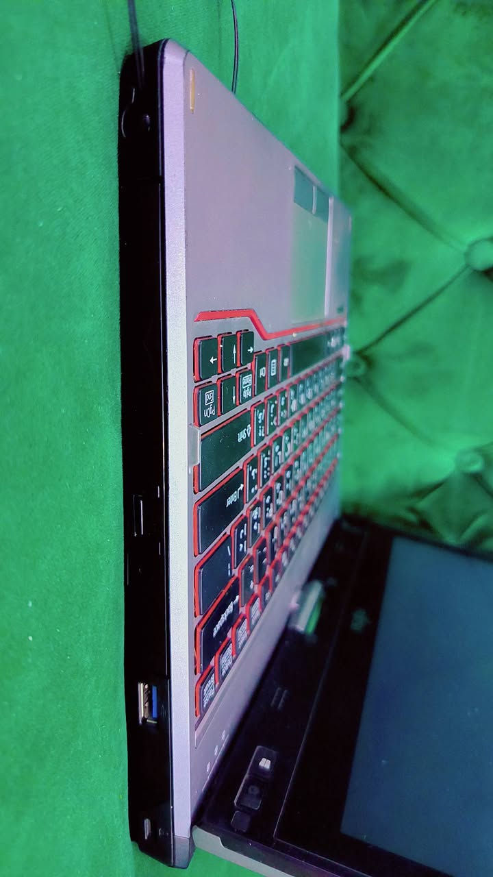 السعر 210 شامل التوصيل
لابتوب فوجستو لمس دوار 360 وقلاب كور اي 5 جيل سادس رام 8 والهارد 256 ssd شاشة حجم 13.5 نظافة 90 %شحن يدون اكثر من ساعة ونص حقيبة مع شاحنة
***********
***********
