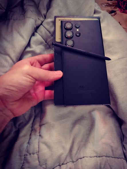 سامسونك S23 بي فطور ممبين بل استخدام شرق أوسط شريحتين كامل ملحقات / ويا كفرين ولاسق السعر ٥٠٠ الف نهايته إليريده يراسلني وتس..*********** أو يتصل
