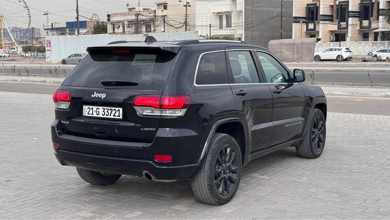 جيب كراند شيروكي لمتد .

الموديل :2021 . (امريكي). 

المحرك : V6.  3.6L .

الحادث طخه بداية البنيد بدون دواخل 

يعني قطعه صبغ والباقي كفاله

صور الحادث بلمنشور

 

المواصفات :

* دفع رباعي 4x4 . . 

* فرش المقاعد الجلد مع كنتاره

* دشبول مغلف بالجلد  . 

* صفي المقاعد الأمامية كهربائية .. 

* صفي المقاعد الأمامية مع تبريد وتدفئة . 

* صف المقاعد الخلفية مع تدفئة . 

* نقطة عمياء .

* ويل قياس 20 انج .

* مقود السائق من الخشب والجلد  .

* مقود السائق كهربائي . 

* تدفئة ستيرن . 

* سقف سلايت .

* شاشه كبيرة مع نفكيشن GPS . 

* نظام خاص للطرق الوعرة . 

* مصابيح امامية هيلوجين. 

 . 

* كشافات ضباب بروجكتر زنون . 

* تشغيل عن بعد .

* صندوق كهربائي .

* حساسات خلفية .

* كاميرا خلفية .

* مرايا متحسسه للضوء العالي . 

* مرايا جانبية قابلة للطي . 

* بلوتوث تلفون . 

* محدد سرعة . 

* نظام تشغيل واطفاء اوتماتيكي للمحرك للتوفير من صرف الوقود 

. ( Auto Start System ) .

* نظام بريك اوتماتيكي ( Auto Break System )

مكاني بغداد حي الجهاد شرط تحويل

***********

السعر 255 وبيها مجال بغداد, العراق
