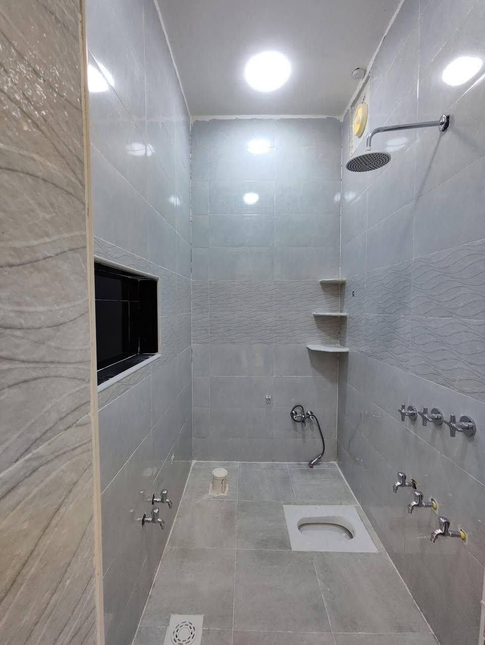 الدار للبيع نهاوند الثالثه خلف شارع 20 م قرب المدرسه المساحه 200 متر طابق واحد بناء حديث جاهز للسكن
.   

 للاستفسار الاتصال على الرقم ***********
