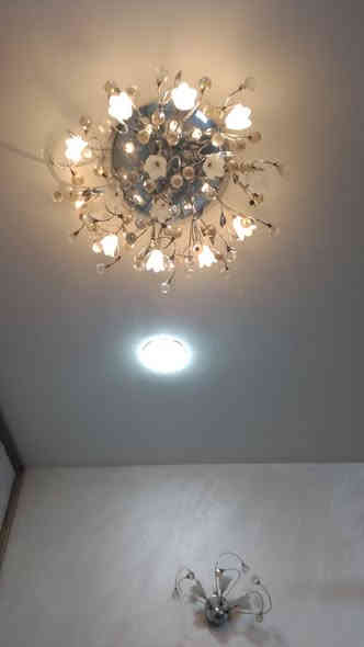 ثريات للبيع ٧قطع السعر ٢٥٠
الاتصال***********
