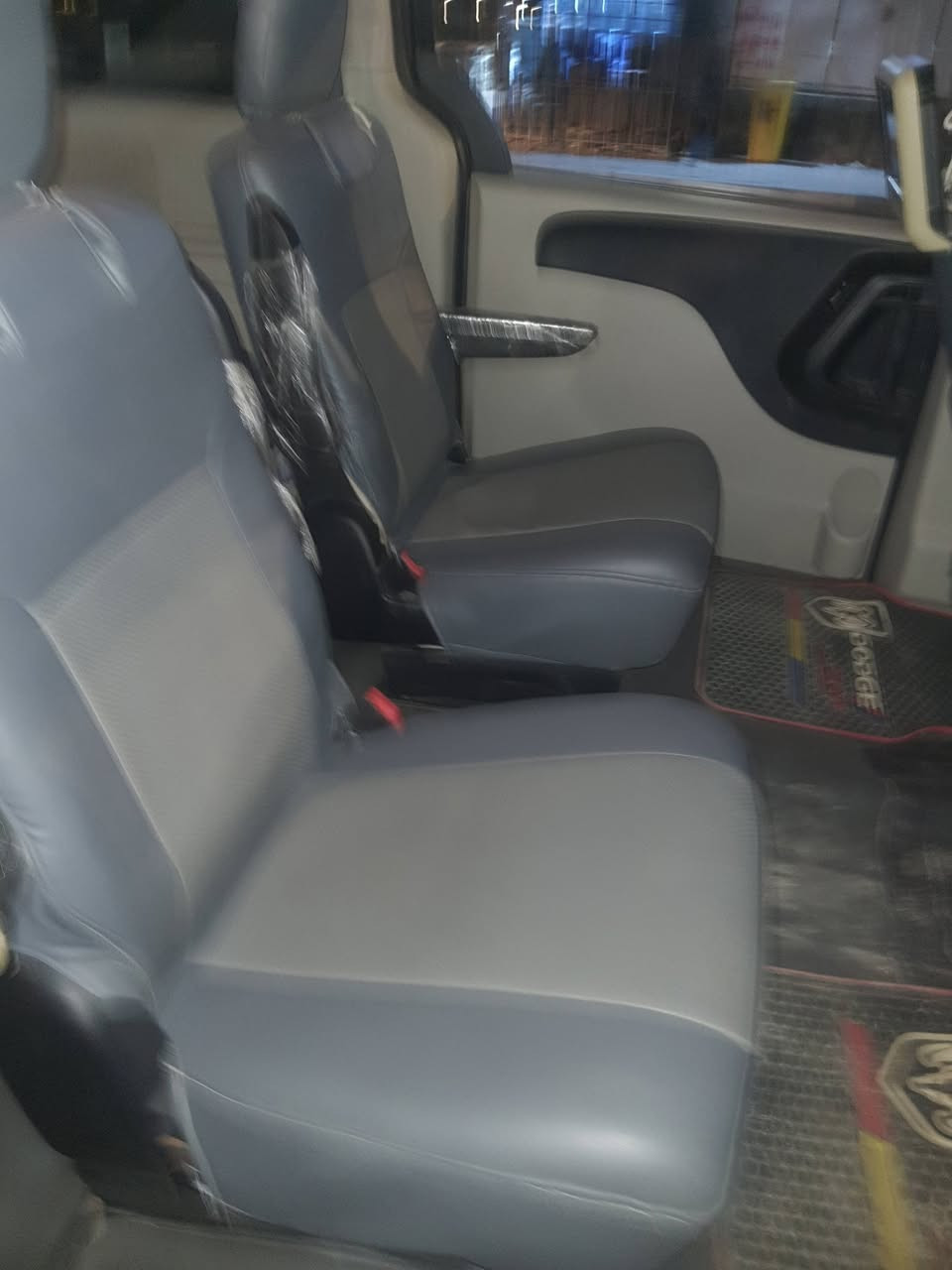 دوج كرند كرفان موديل ٢٠١٦ وارد أمريكي ثلاث قطع تبريد سنويه جديد رقم نكلينزي بسمي مكان السيارة البصره تلفون ***********
