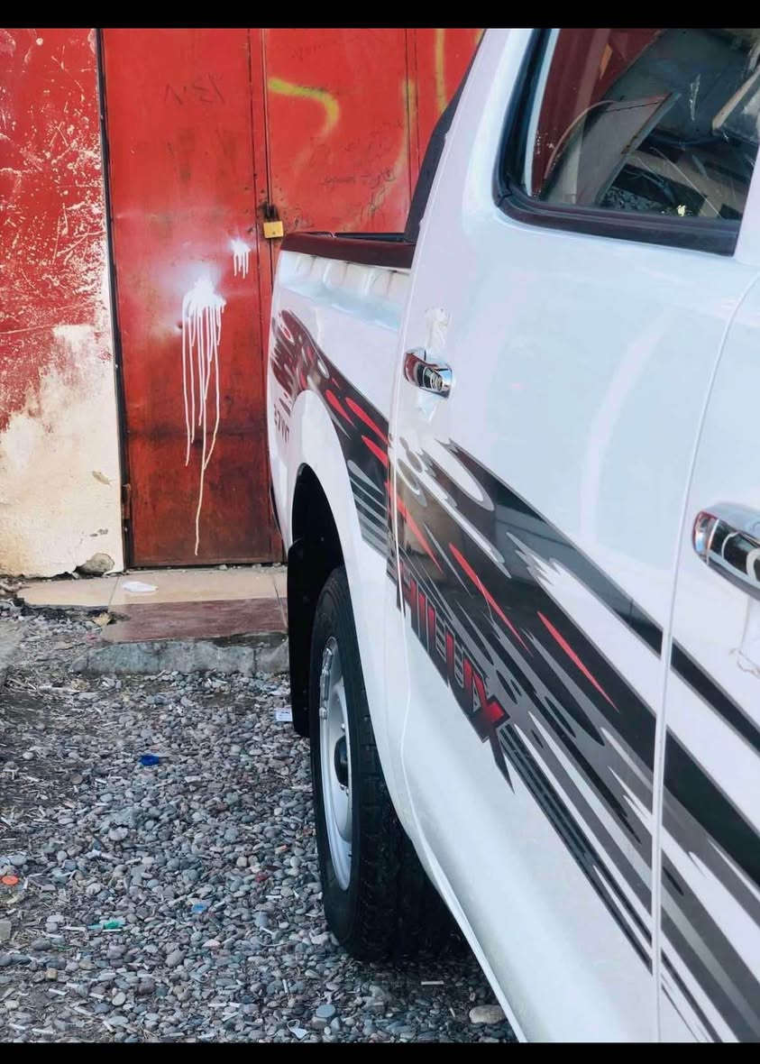 توێتا هایلۆکس( 2012)سەیارەکە بێ مەسرەفەو بێ کێشەیە یەک دەستە  تایەی تازە بۆ بەستراوە  بۆزانیاری زیاتر    پەیوەندی بەم ژمارەیەوە بکە.   *********** Singapore
