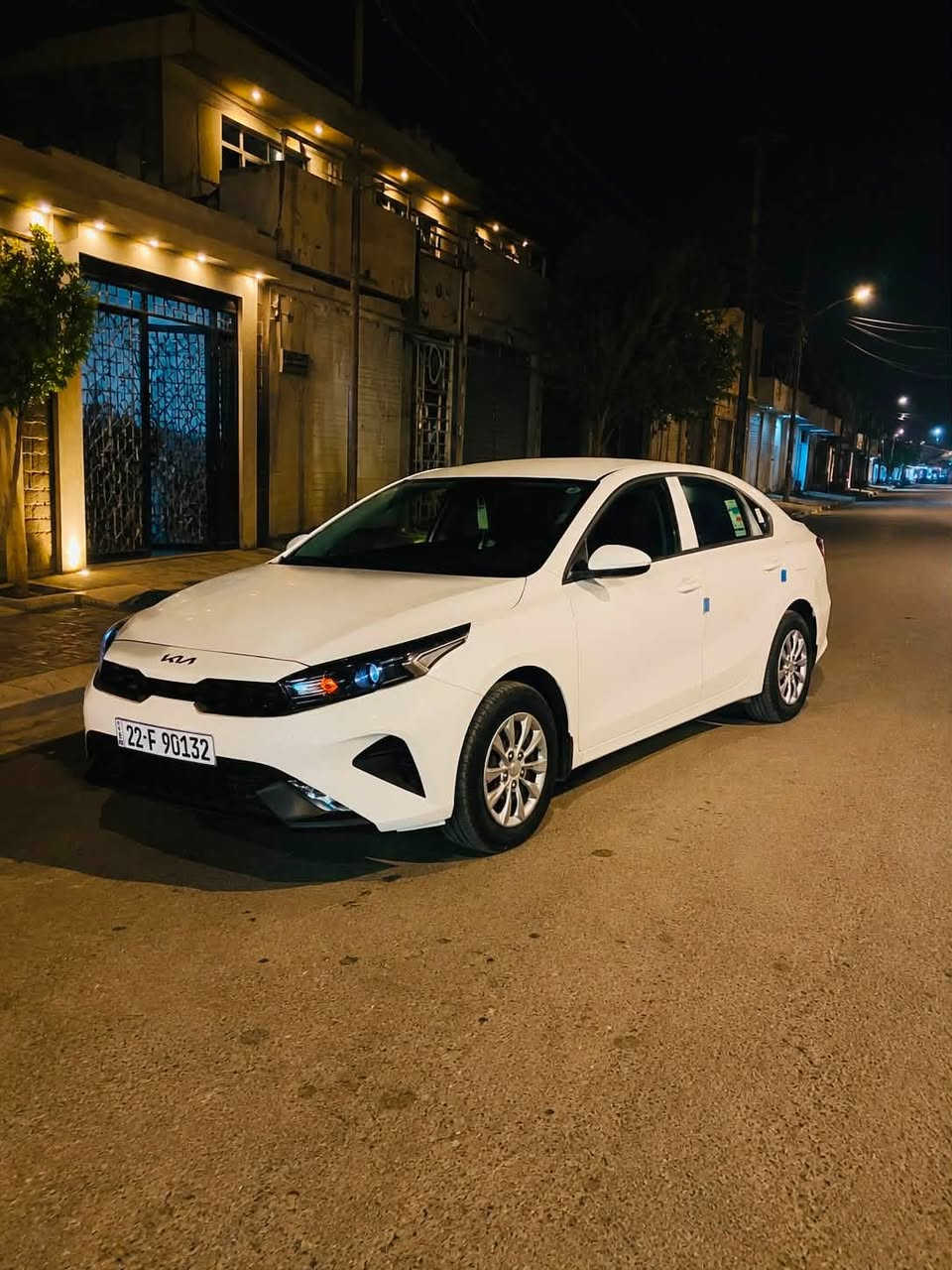 السلام عليكم 
سيراتو 24رقم أربيل 
مكينة 2000
ماشية 20الف
فول تحكم استرين-تبريد خلفي -داخل لونين-دبل لد
سيارة كفالة عامة 
المكان واسط الزبيدية 
***********_***********
