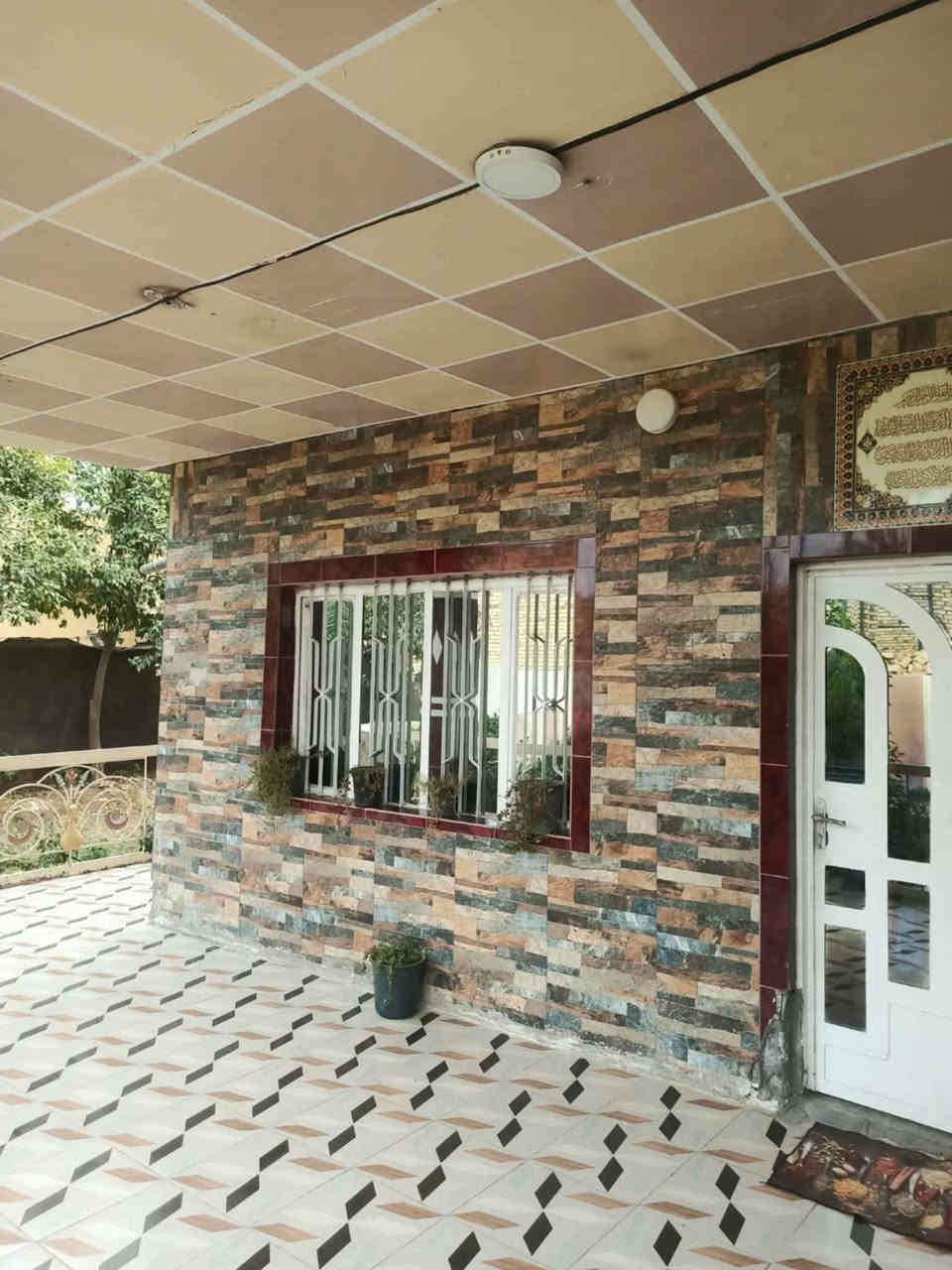 السلام عليكم
دار للبيع   في بابل منطقة المعيميره
قرب بوابه الحله 
مساحه البيت مع الحديقه
 655 الكلي
مساحه بناء البيت 240متر
البيت زراعي
الاستفسار اتصال على الرقم
ها خال هذا رقمي ***********
