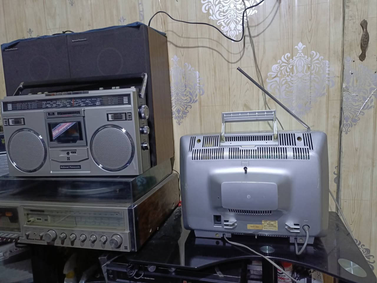 للبيع 
تلفزيون أسود أبيض (ڤلبس.PHILIPS) ياباني المنشأ صناعه السبعينات..
حجم 14 بوصه نظافه عاليه جدا شغال وبحاله ممتازه خالي من التصليح نهائيا بلاد وضع شركه شرط الفحص والضمان 
للاستفسار (***********) متواجد واتساب ماسنجر يوجد توصيل 
((السعر ٦٥ الف مع التوصيل))
