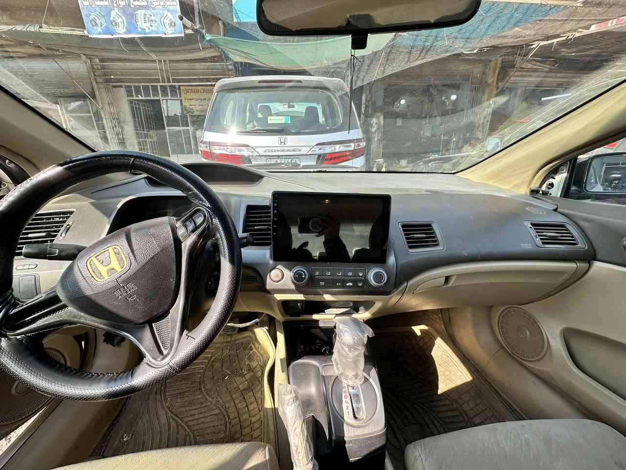 سيفيك 2007 أمريكية مصبوغة عام بدون حادث 
ميكانيك  كامل جديد 
تبريد بيها 
السعر / 60$ 
مكانها بغداد 
***********
