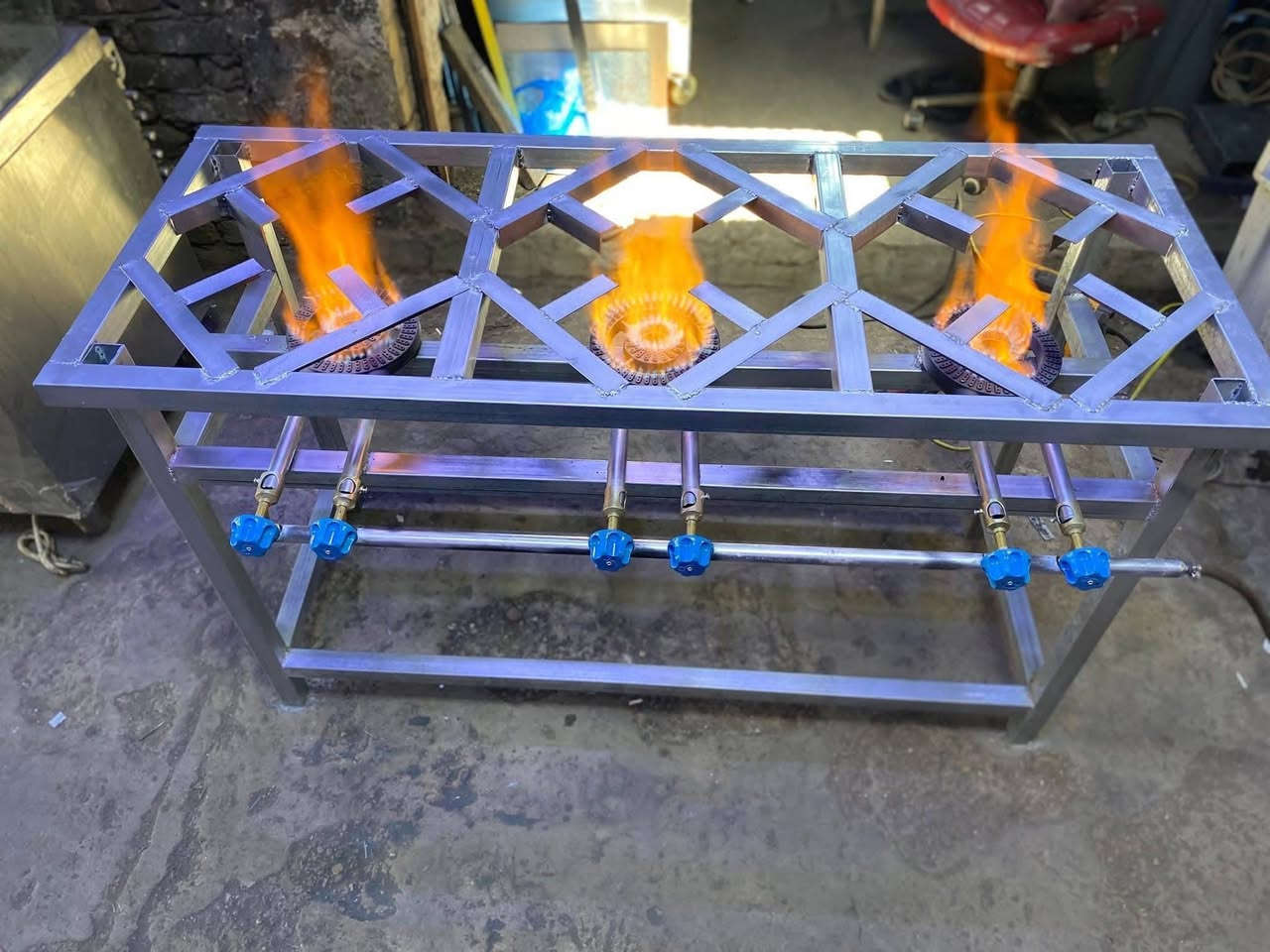 تجهيز كافة مستلزمات المطاعم والمطابخ 
والأفران وبأنسب الأسعار. وكافة الأعمال الصناعيه
العنوان العلاوي شارع ٦ التواصل ***********
