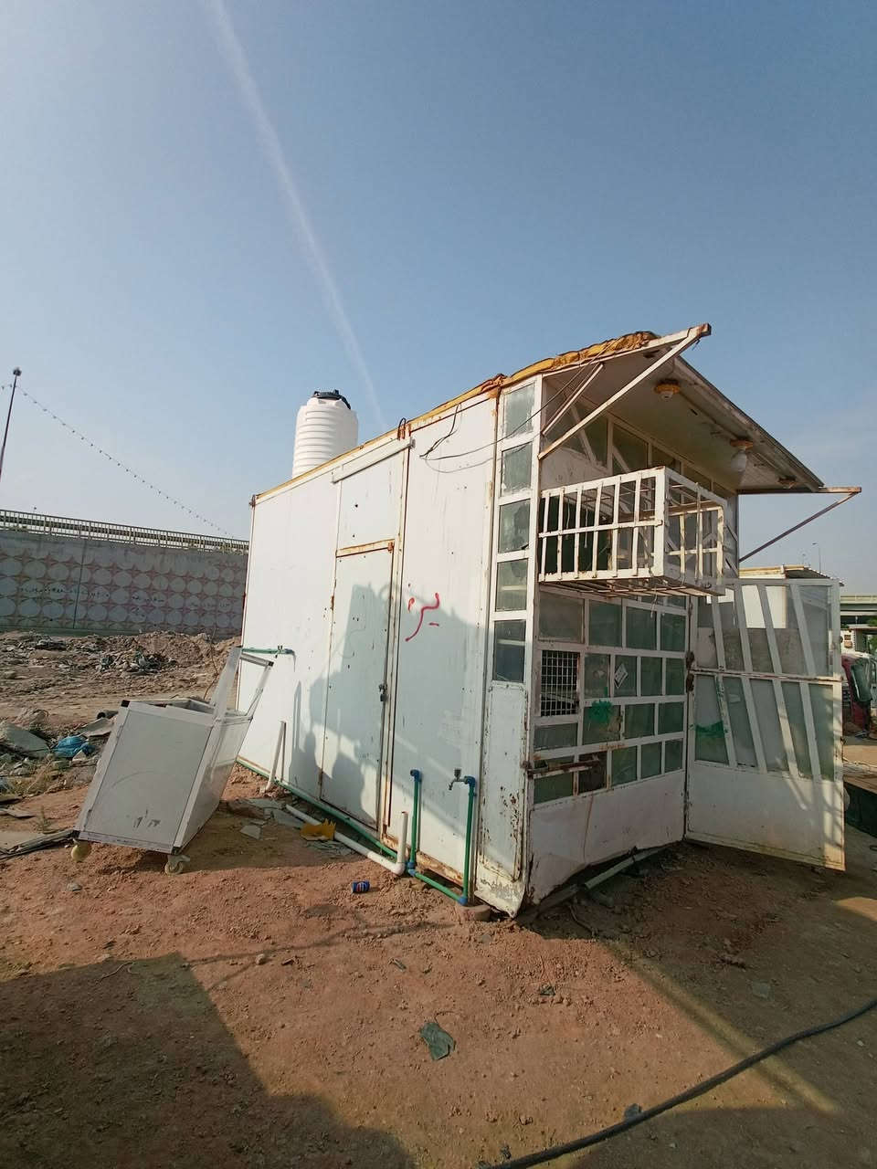 للبيع كرفان قياس 3 × 4
نظيف وجاهز 
وجهيه جام خانه 
يحتوي على باب جانبي وباب امامي 
كهربائيات تأسيس كامل 
مكانه النجف حي الصناعي 
***********
