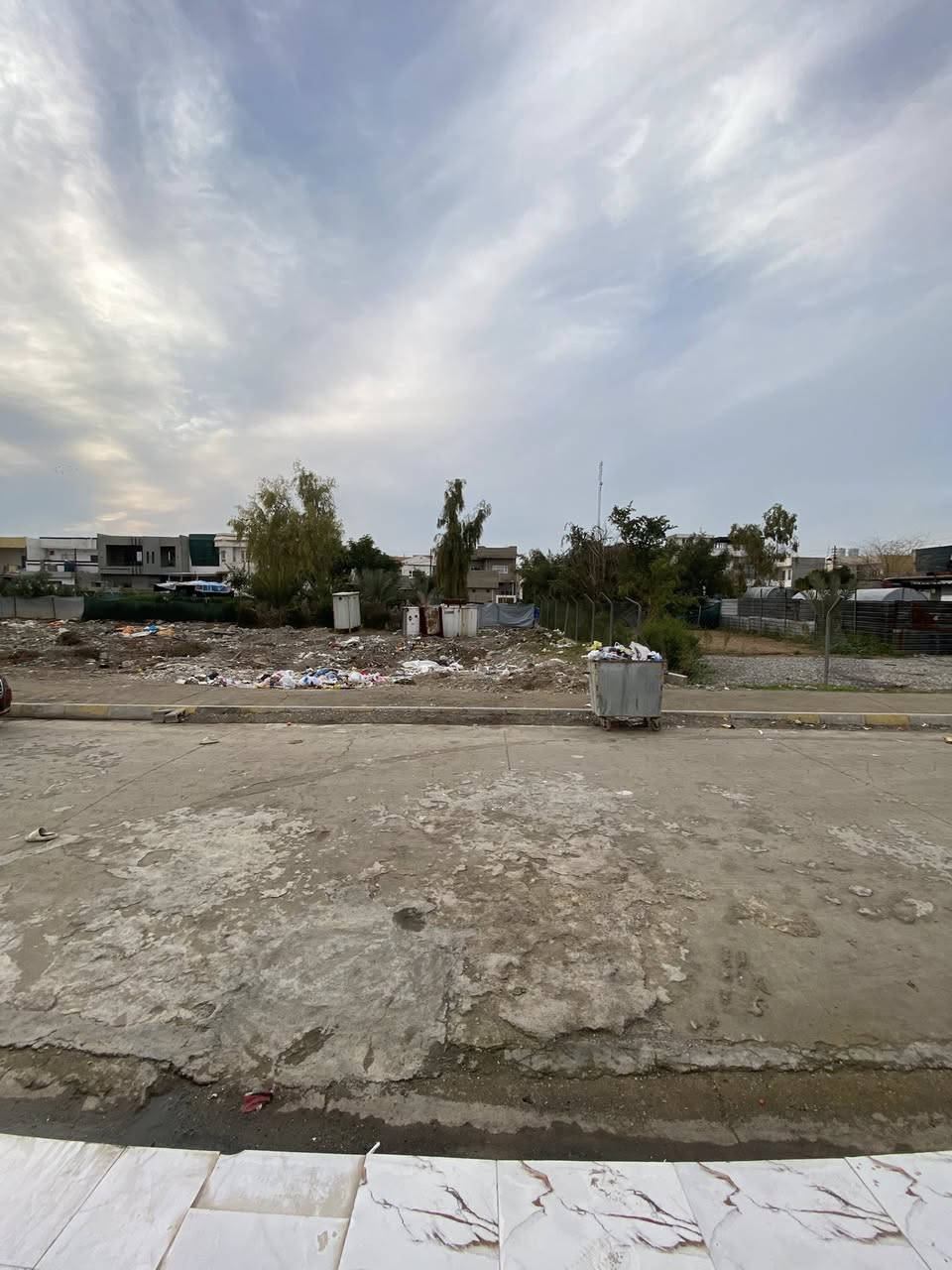 دارين للبيع طابو صرف سعر مناسب مناسب مساحه كل دار 100 متر على حديقه سنه البناء 2025 اخو الجديد سعر الدار الواحد 75 وبي مجال مستحيل تلكه هيج سعر بعد بحي العسكري تحديدا قرب مدرسه الشهيد حسين منصور وخلف جامع سداد البرزنجي 
***********
***********
