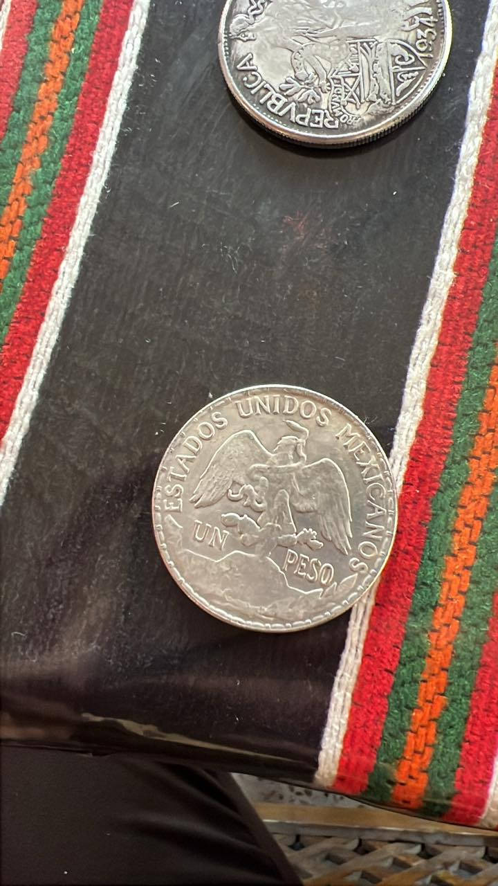 سبيكة 26.73 غرام
فظة عيار 900 
وبيزو مكسيكي 1910 
فضة عيار 903
للبيع


**إذا كنت صاحب هذا الإعلان وتريد حذفه لأي سبب، رجاءا أرسل رسالة إلى الدعم الفني**