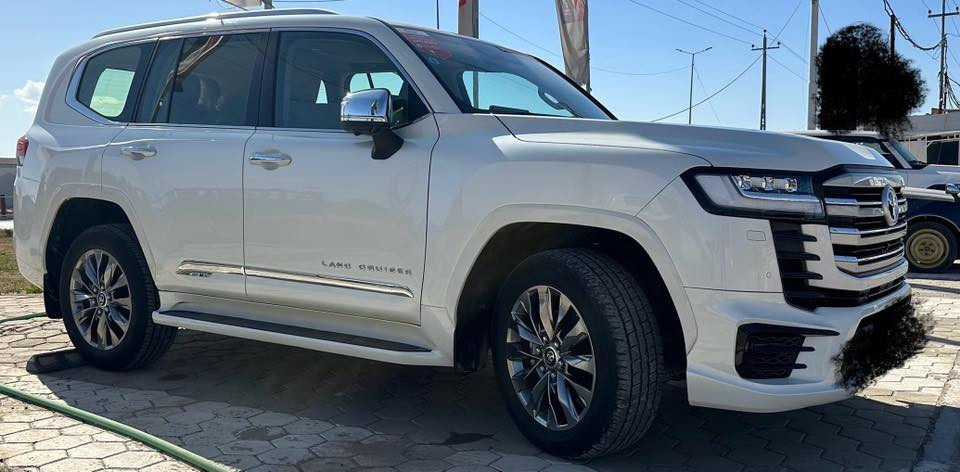 لاندكروز vx limited  توين تيربو
رقم بغداد
ماشية 33,500 km
موديل 2024
السيارة مكفولة من الضربة 
السيارة ساس بيها ضمان 
بيها بعض الخدوش البسيطة  بالدعامية والدوسات 
السعر اتصل وتدلل 
***********
