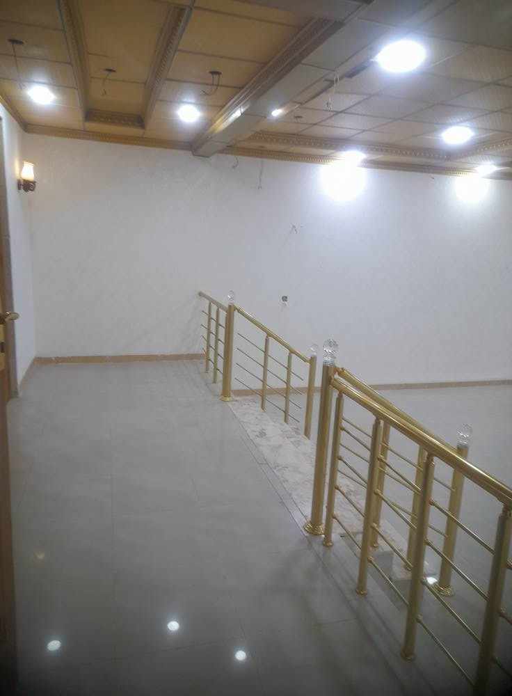 شقه للايجار طابق ثاني مساحة ٢٥٠م واجهه ١٠ تصلح ان تكون شركه أو مجمع ٤غرف نوم وهول ومطبخ وصحيات سايدين البحرين قرب قاعة فخامه للاعراس السعر والتفاصيل على الأرقام ***********
***********
ابو سيف 
ابو حسن واتساب 
***********
***********
أو مراجعة المكتب سايدين البحرين قبل شارع ٢٠وجباية كار
