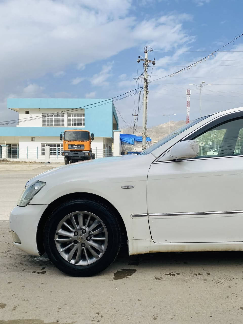 شاهانە براوە

١٨٢ بئ دوکەل
ناوزەرد 
کوشن جلد
کوشن هیتەر
تەبرید مەرکەزی 
سەلاجە
پەردە 
جوار کوشن کارەبا
شاشەو کامیرا
کامل جایز بی دەعمو لیدراو
48مەجال
***********
