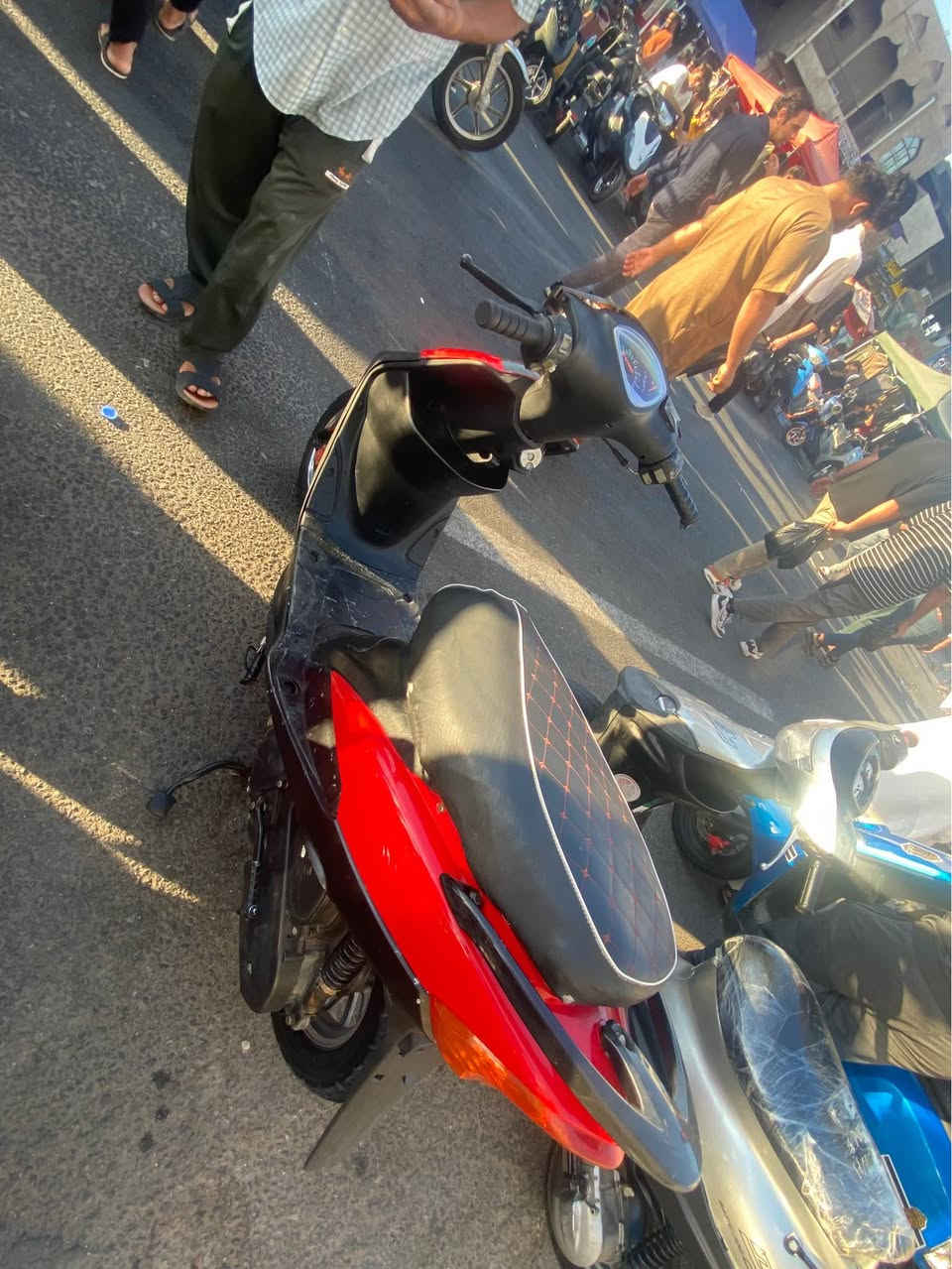 للبيع دراجه ماكس عدله دراجه نعومه ومشي وشلعه تخبل مجفته مره واحده الدراجه نظيفه ما بيها اي شي وكلها شغاله بس الاشاير ما يشتغلن مكاني تنومه شط العرب السعر 550 وبيها مجال رقمي *********** البصرة, العراق
