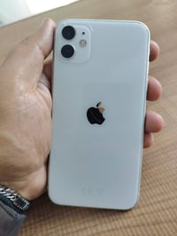 ايفون 11 عادي ذاكره 64 بطاريه ٧٨ التلفون ممبدل بي اي قطعه ولا شايف صيا...