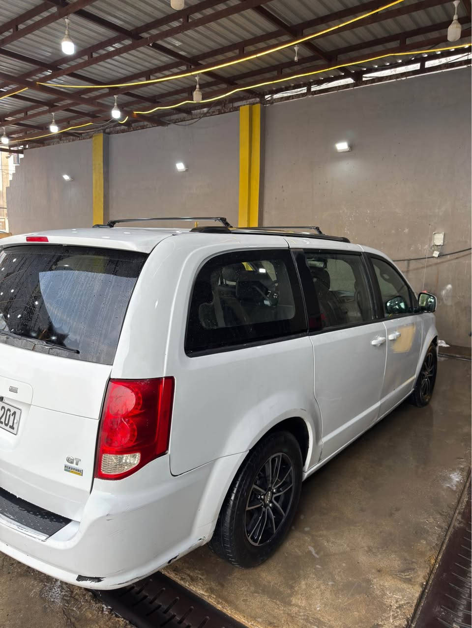 Dodge grand caravan 2019 GT 
فول مواصفات 
* ابواب وصندوق كهرباء 
كشنات جلد كامل 
* كشنات الامام تدفئة وكهربائية
* كشنات الخلف دفن سياحي 
* تدفئة بالستيرن وتحمات جهتين 
* شاشة بلادي قلاب وتحكم من الستيرن 
* شاشة اعطال 
* تبريد 3 قطع 
* بردات بالابواب السلايد بلادي 
* ويل كب بلادي 
* حصان بالسقف وLED
* مكينة وگير بلادي 
* بچم كبس 
* بيها 3 قطع صبغ چاملخ الي خلف السكن وباب السلايد وباب السكن وصندوق مبدل بلادي والحادث مرفق مع الصور 
* الهزة لحد شهر الرابع 
* السيارة رقم اربيل تحويل ثاني يوم وتريد وكالة هم بالخدمة 
ماشية 119 الف ميل 
* سعرها 188$ وبيها مجال مكان السيارة سليمانية
*********** موصل, نينوى
