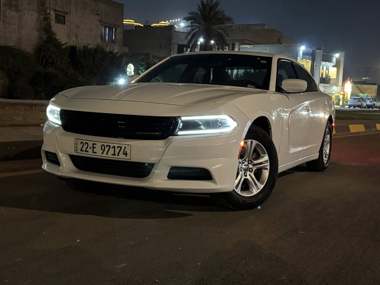 السلام عليكم جارجر 2022 لون ابيض وارد امريكي حادث جاملغ مبدل وباب مصلح نفسه بدون ايرباك وبيها بارد جاملغ خلف سائق ماشيه 60 ميل السعر 225 وبيها شي قليل غير متواجد في الخاص مكلف بلنشر للاستفسار *********** مكان السياره بغداد المنصور
