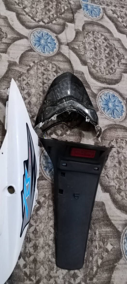 سلام عليكم كفرات و دشبول ماكس و ذيل كلهن جددد و مختم ماصده خلفي سعرهن60جد ما مشدودات الرقم ***********ميسان قادسيه خلف المدارس
