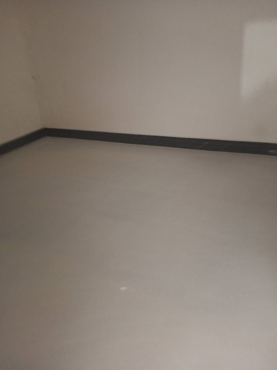 مشتمل البيع 100متر  بل تفيج مثل ما واضح بل صوره بيت بلوك وسكف عكاده نزلت رمثان ***********
