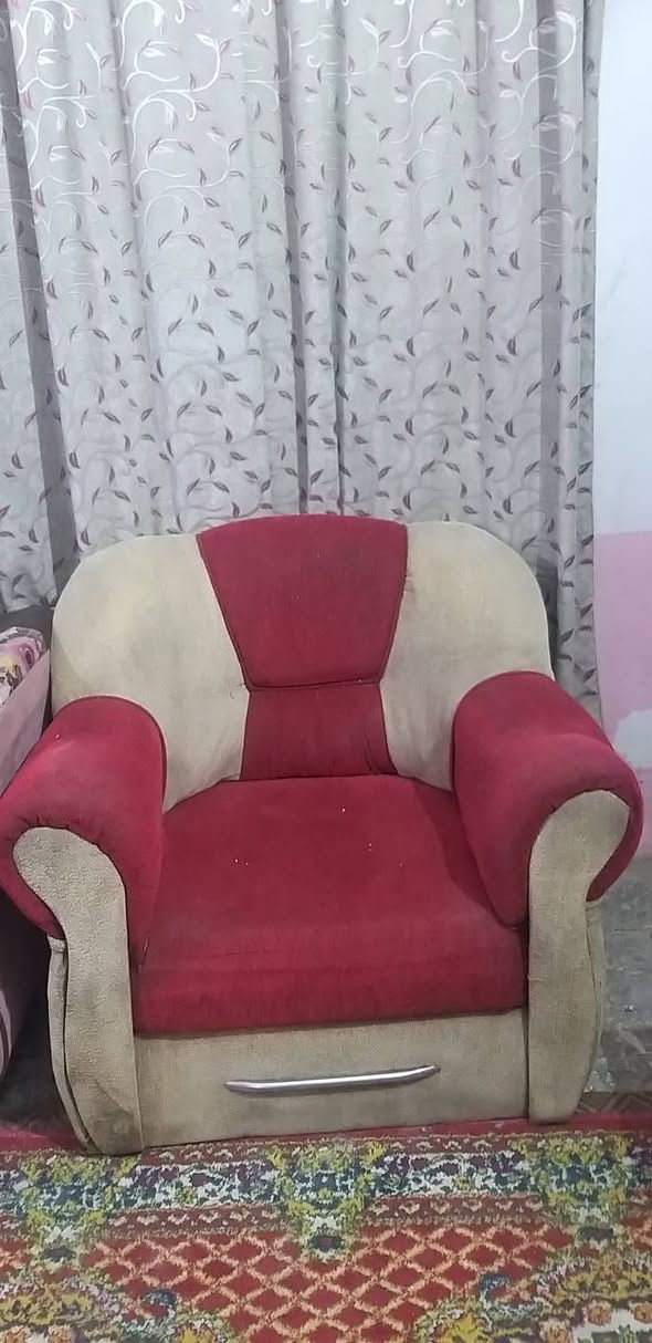 غراض بيت للبيع كلمن وسعره حله شارع الحسينيه رقم الهاتف ***********
