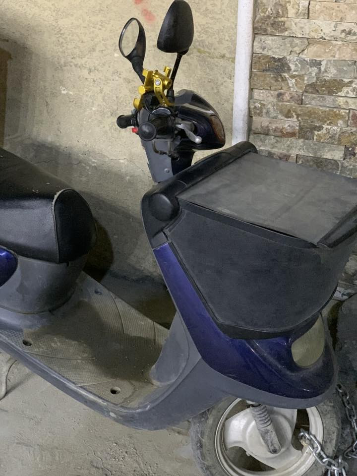 دراجة ياماها منغولي جديدة من الحاوية مستعملة مدة ٨ اشهر فقط  بيها جهاز انذار واستناد مبايل و مكان شحن ما بيها اي عطل دراجة نظيفة وحلوة وعملية وما تصرف بانزين   اشتريتها بوقتها ب١٢٥٠ والوصل موجود جوه
حط سعرك وإذا مناسب ابيعلك 
هاتف: *********** 
بغداد الحرية .
