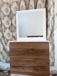 غرفة تركيه 5 قطع للبيع سعرهه 350 اوبيهه مجال المكان الصابيات قرب اسواق...