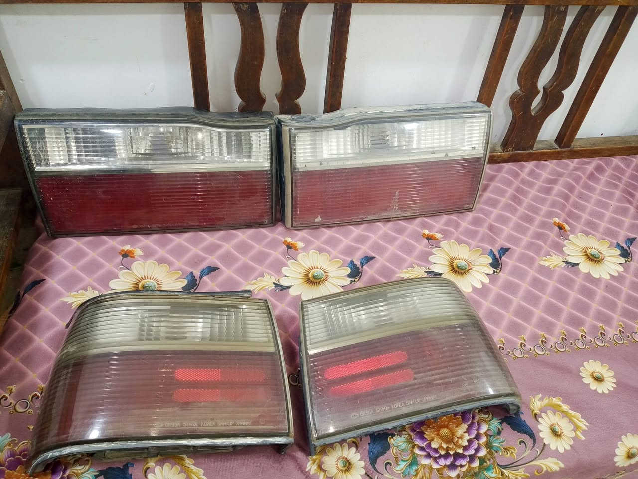 من رخصت صاحب الكروب بگلايتات كما موضح بالصورة سعر الكرستال 100 وسعر البگلايت العظم 75  يوجد توصيل لجميع المحافظات التواصل على الماسنجر أو واتساب *********** تحياتي الزبيدي
