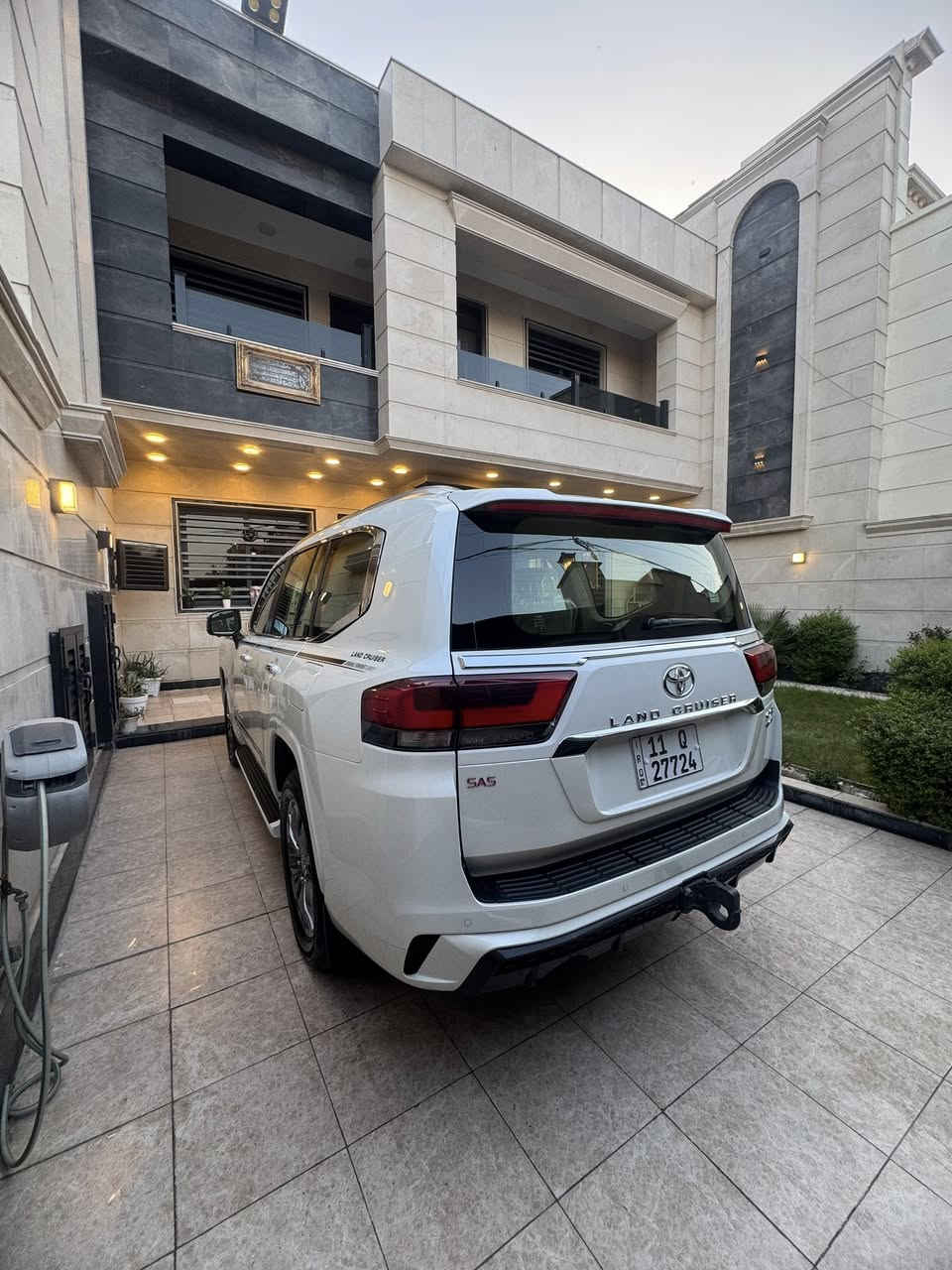 لاندكروز بريم 2024 فول 1/1 مكفولة كفالة عامةعدا كم رصعة بل بنيد تقريبا 6 هيج منبينات وسيارة جديدة جدا وبسمي ماشية 23 الف كيلو فقط بحالة الوكالة 
حساسات امامي خلفي 
جلد كشنات كهرباء 
كامرة خلفية دوارة 
كامرة امايمة 
كامرات جوانب
تحكمات وارليس شحن
ومعروفة بقية الموصفات بيه 
مكان السيارة بغداد  البنوك 
سعر السيارة 672

وسعرها مناسب وبل عافية ع ياخذها 
***********
