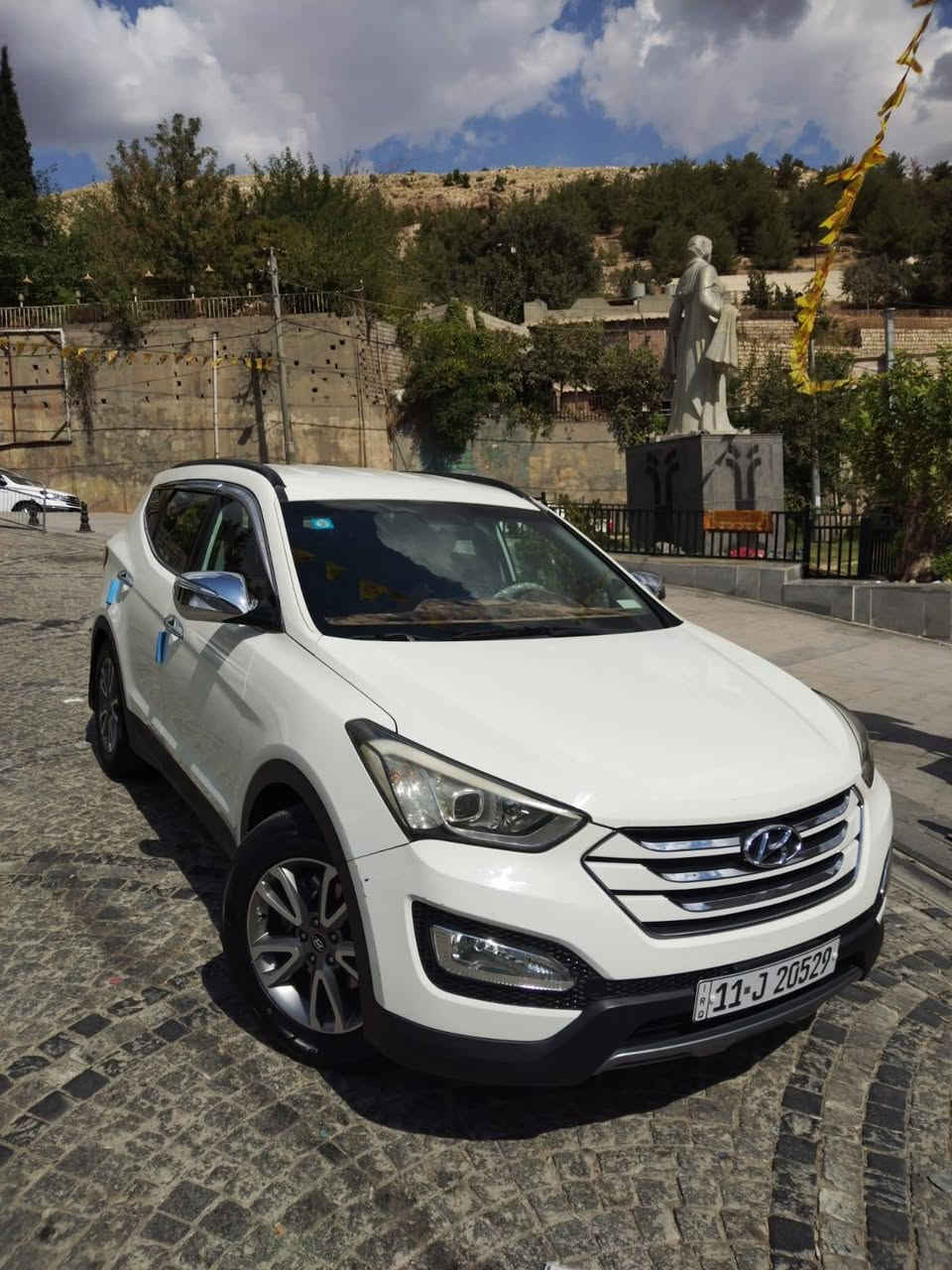 السلام عليكم ((مراوس او بيع))
هيونداي سنتافي 2013 خليجي محرك 2400 مبدل كازكيت (مكفول لا تنقيص ولا تبخير ولا أي صوت) رقم بغداد كفاله عامه 
3 قطع تبريد 
7 راكب  ، مقاعد جلد 
كامرة دوارة 
حساسات خلفية 
تحكمات ستيرن فول 
انضمه قيادة 
نضام ايكو اقتصادي 
انارة LED 
تخم تاير جديد
باتري جديد
صدر امامي خلفي جاهز

مابيها اي نقص عدنا من 2016 

للتواصل مراسلة واتساب فقط 
***********
 مكان بغداد الحرية
