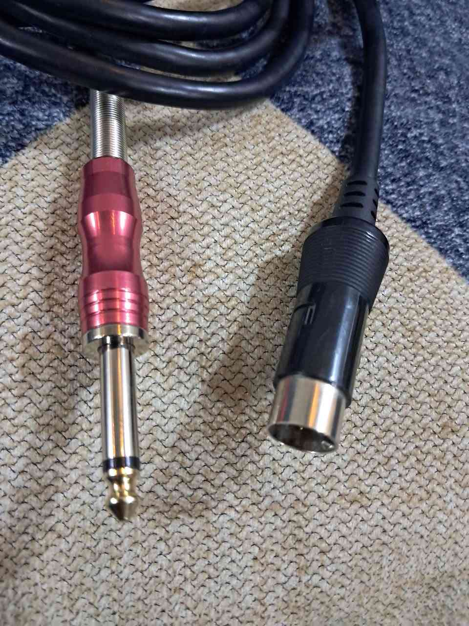 بعد إذن المسؤلين كيبل جك طلقة Roland gr55 للبيع 70 الف واتساب ***********
