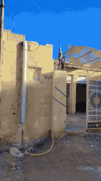 بيت للايجار سبع قصور عالمشروع كبال كراح تكاتك متوفر ماء كهرباء وخدمات وشارع عام تبليط بيت مربع 70 متره تصوير كبالك بيه غرفتين كبال وحوش وملحقات وسطح مامن مزفت وعالي عن فرع ومايغرك وخير من الله مال عايله زغيره واهم شي نضافه يحافض عليه ويكون امين وكد الثقه ويعتيره بيته الماجر واي واحد يجيني اجره اله بساع بيه تانكي مي وماسس واير سحب موجود واير انرنيت موجود بس تفعل اشتراك سحب ونت وهايهيه هذا رقمي ليريد يتصل وكاتبلك كلشي ايجاره (175 )*********** مو يخابر يكلي اريد تفاصيل كاتبلك كلشي
